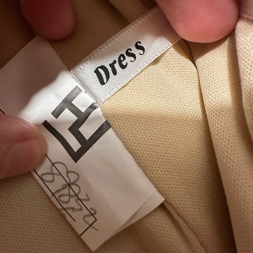 Gold Leaf Sequin Flutter Sleeve Gown - Size 6 - image 6